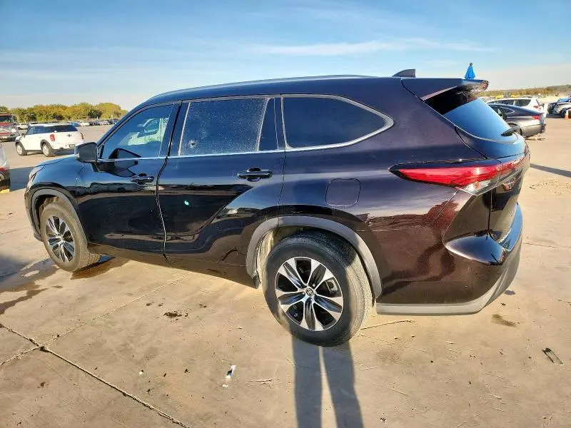 2021 TOYOTA HIGHLANDER XLE  