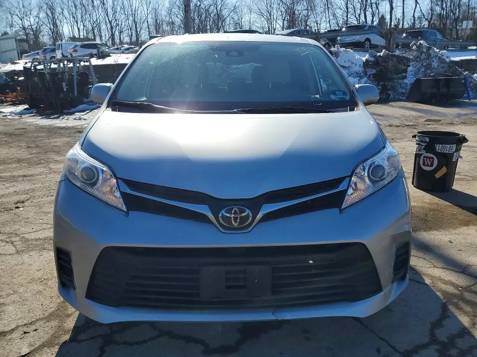 2020 TOYOTA SIENNA LE  