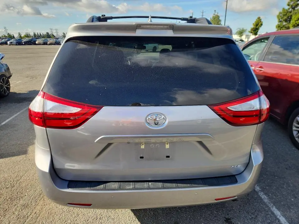 2018 TOYOTA SIENNA XLE 8-PASSENGER  