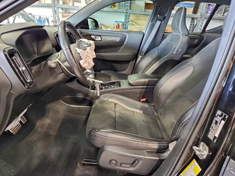 2021 VOLVO XC40 T5 R-DESIGN  