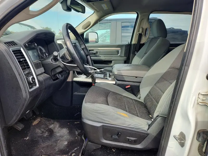 2013 RAM 1500 SLT  