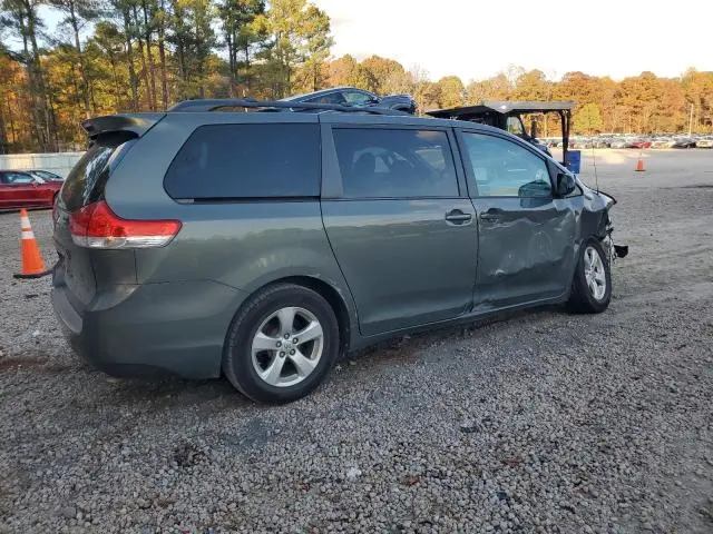 2013 TOYOTA SIENNA LE  