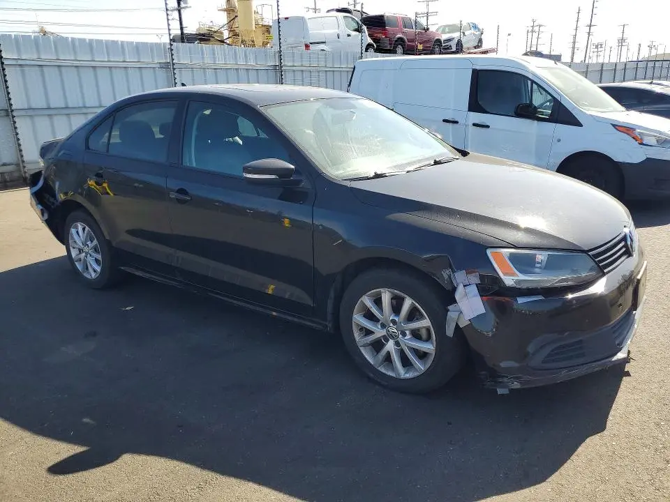 2011 VOLKSWAGEN JETTA SE  