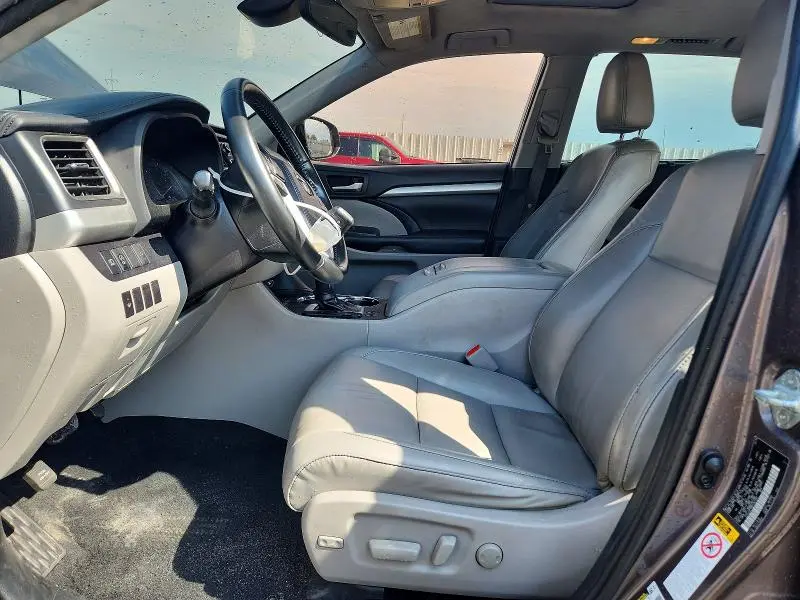 2019 TOYOTA HIGHLANDER XLE  