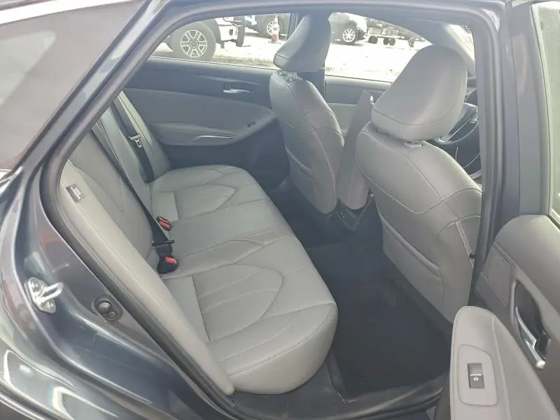 2022 TOYOTA AVALON XLE  