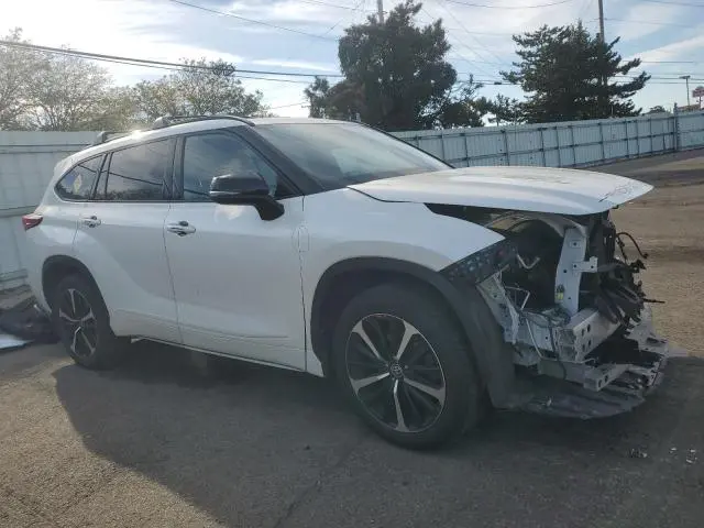 2021 TOYOTA HIGHLANDER XSE  