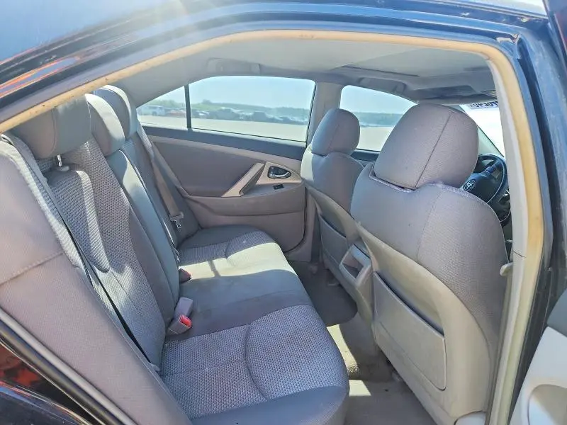 2011 TOYOTA CAMRY SE  