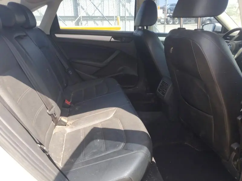 2013 VOLKSWAGEN PASSAT SE  