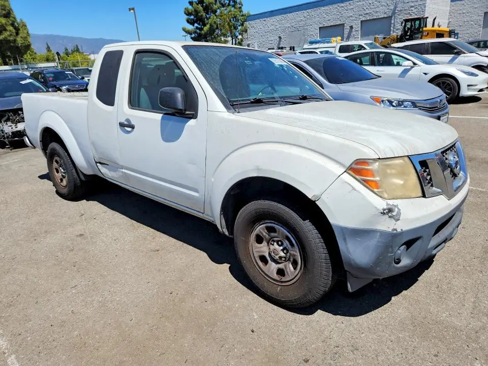 2013 NISSAN FRONTIER S  