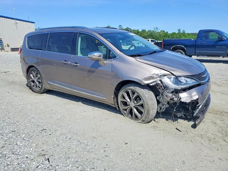 2017 CHRYSLER PACIFICA LIMITED  
