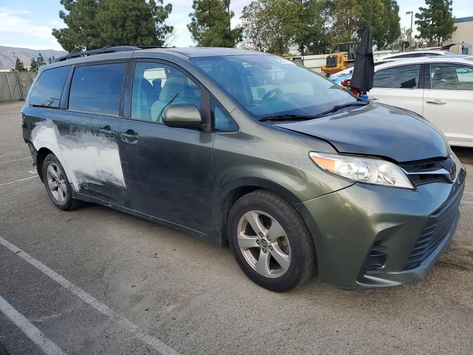 2020 TOYOTA SIENNA LE 8-PASSENGER  
