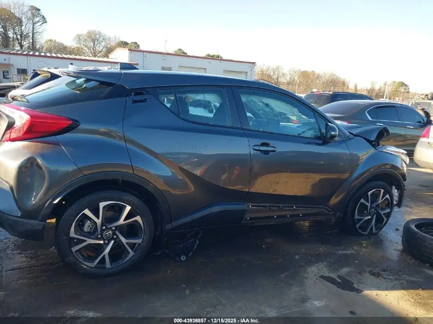 2022 TOYOTA C-HR XLE