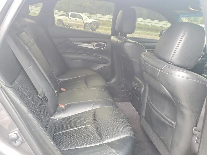 2015 INFINITI Q70 3.7  