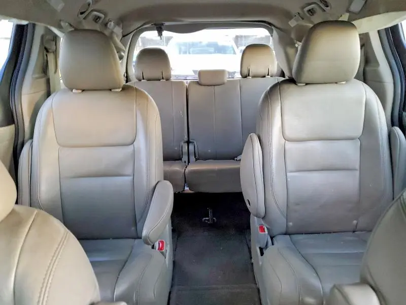 2017 TOYOTA SIENNA XLE  