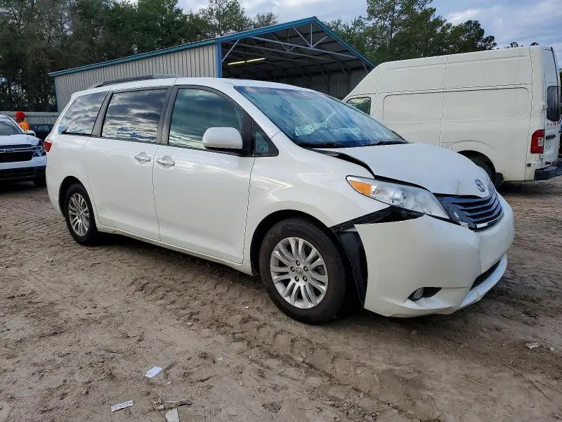 2015 TOYOTA SIENNA XLE  