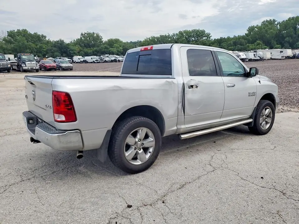 2016 RAM 1500 SLT  