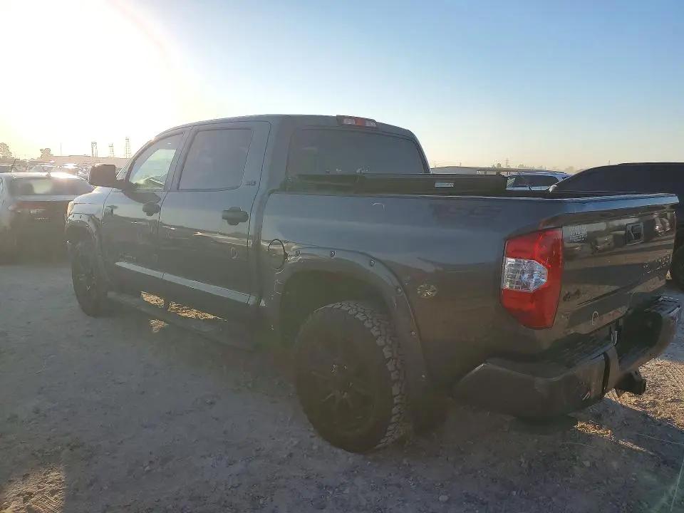 2018 TOYOTA TUNDRA CREWMAX SR5  