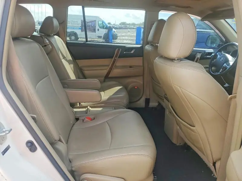 2011 TOYOTA HIGHLANDER LIMITED  