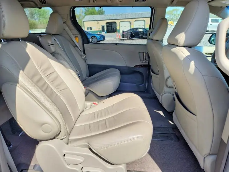 2014 TOYOTA SIENNA XLE 8-PASSENGER  