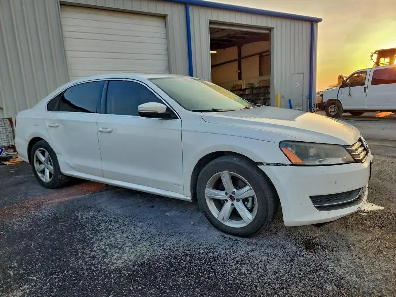 2013 VOLKSWAGEN PASSAT SE  