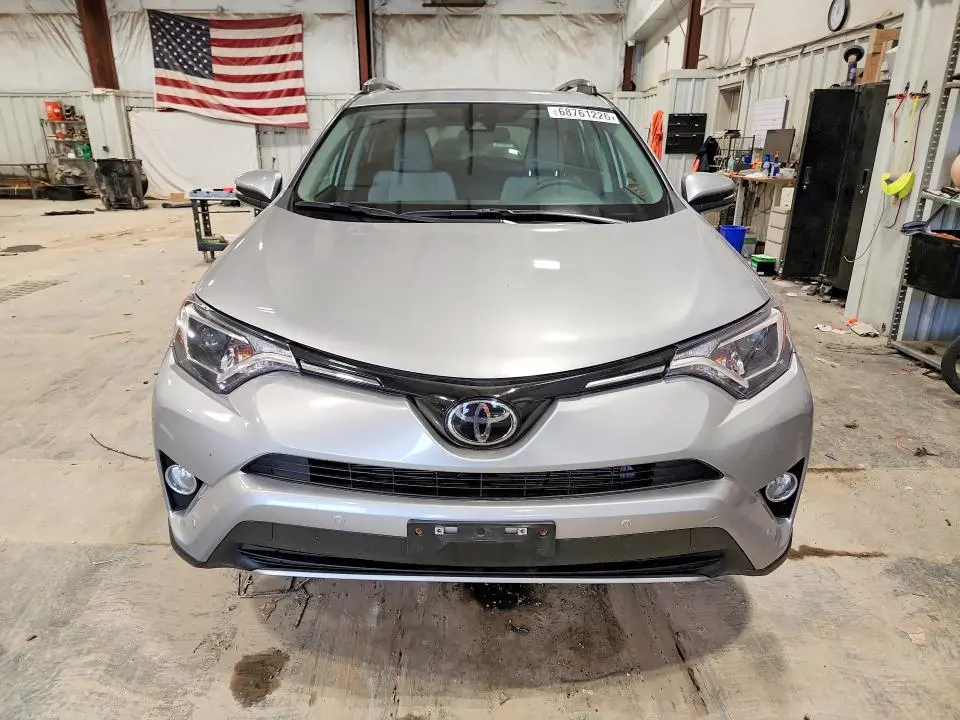 2017 TOYOTA RAV4 XLE  