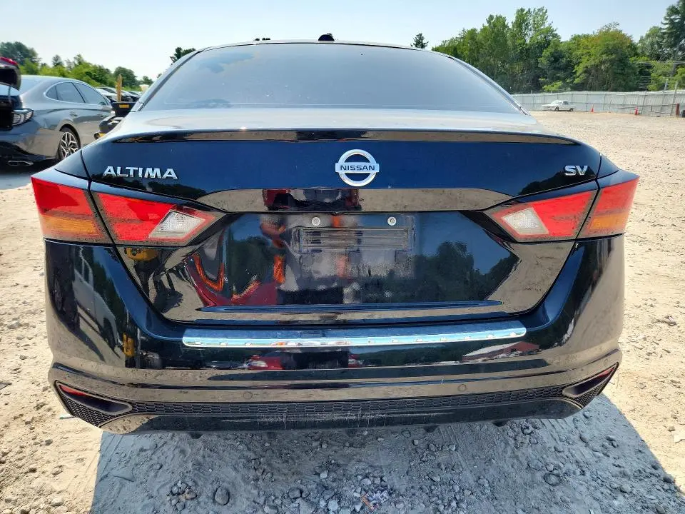 2022 NISSAN ALTIMA SV  