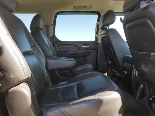 2011 CADILLAC ESCALADE ESV LUXURY  