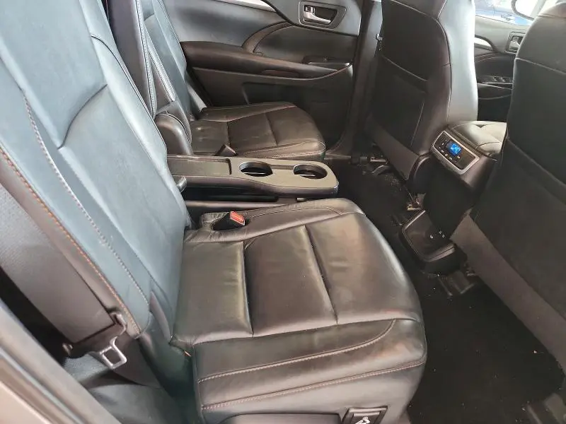 2017 TOYOTA HIGHLANDER XLE  