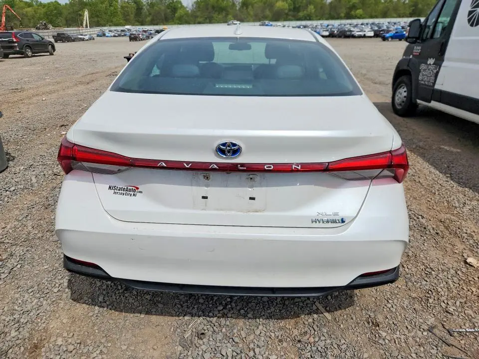 2021 TOYOTA AVALON XLE  