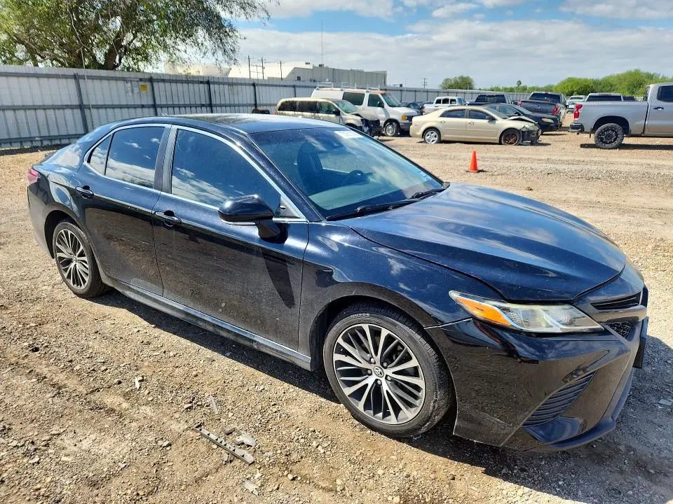 2019 TOYOTA CAMRY SE  