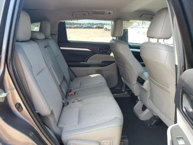 2016 TOYOTA HIGHLANDER LE  
