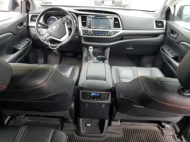 2019 TOYOTA HIGHLANDER SE  