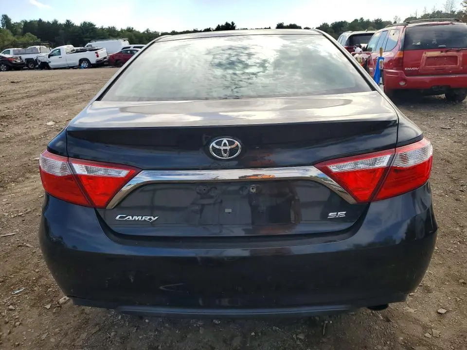 2015 TOYOTA CAMRY SE  