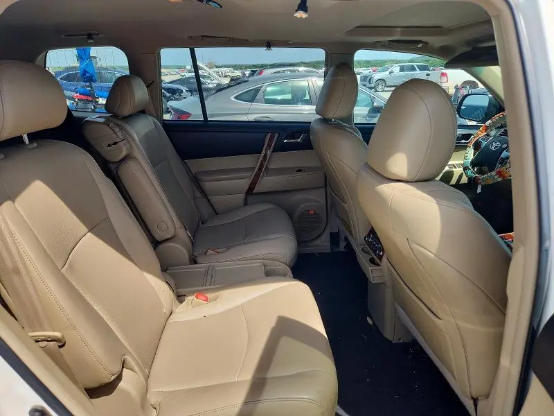 2011 TOYOTA HIGHLANDER LIMITED  