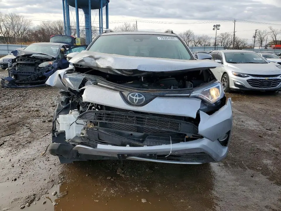 2016 TOYOTA RAV4 XLE  