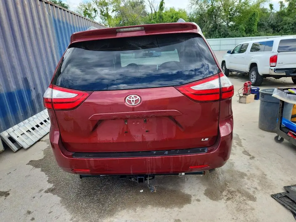 2016 TOYOTA SIENNA LE  