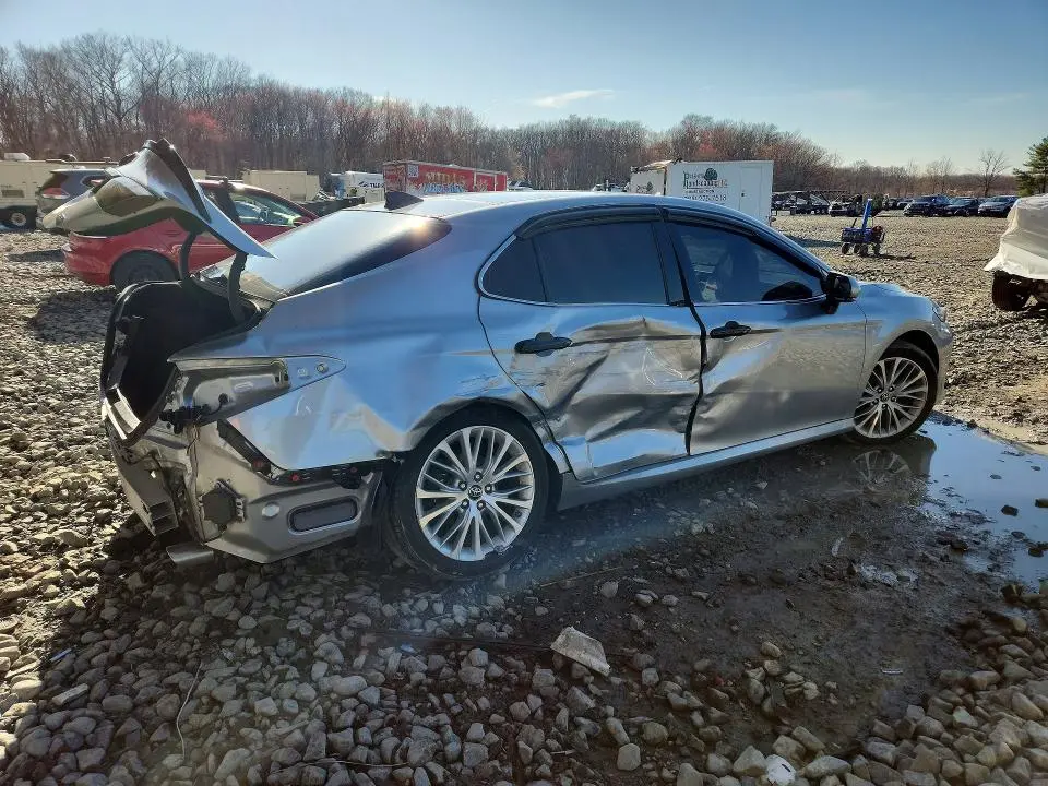 2019 TOYOTA CAMRY XLE  