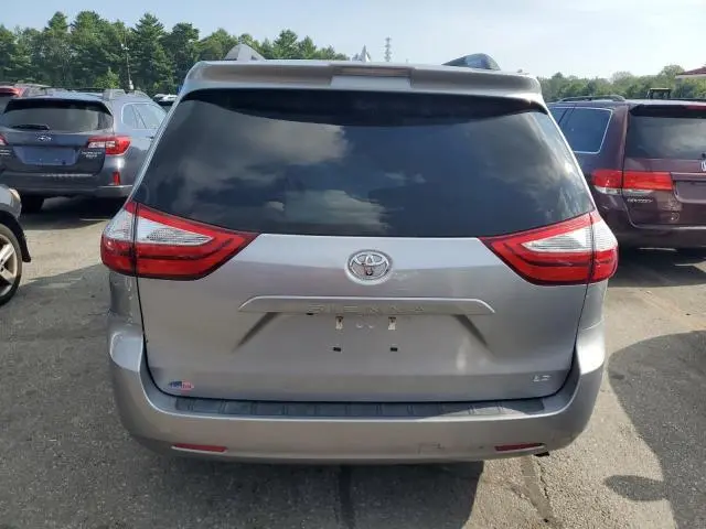 2018 TOYOTA SIENNA LE  