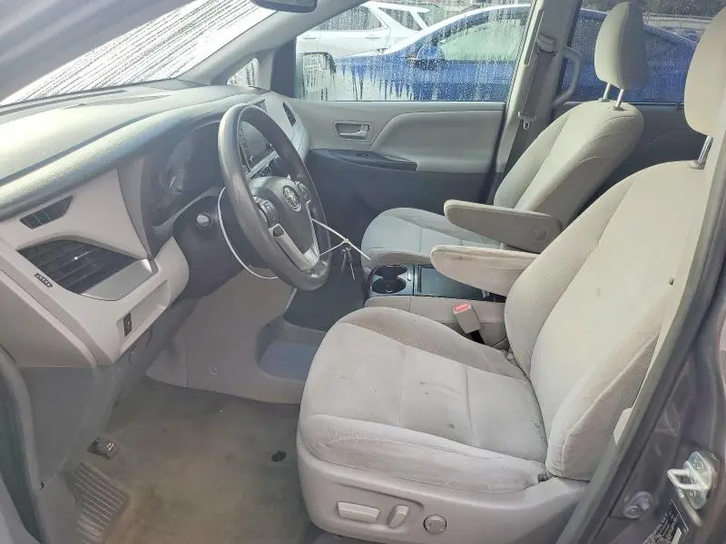 2018 TOYOTA SIENNA LE  