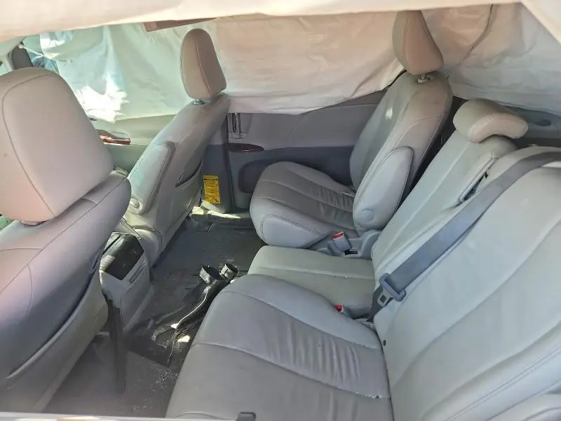 2013 TOYOTA SIENNA XLE 8-PASSENGER  
