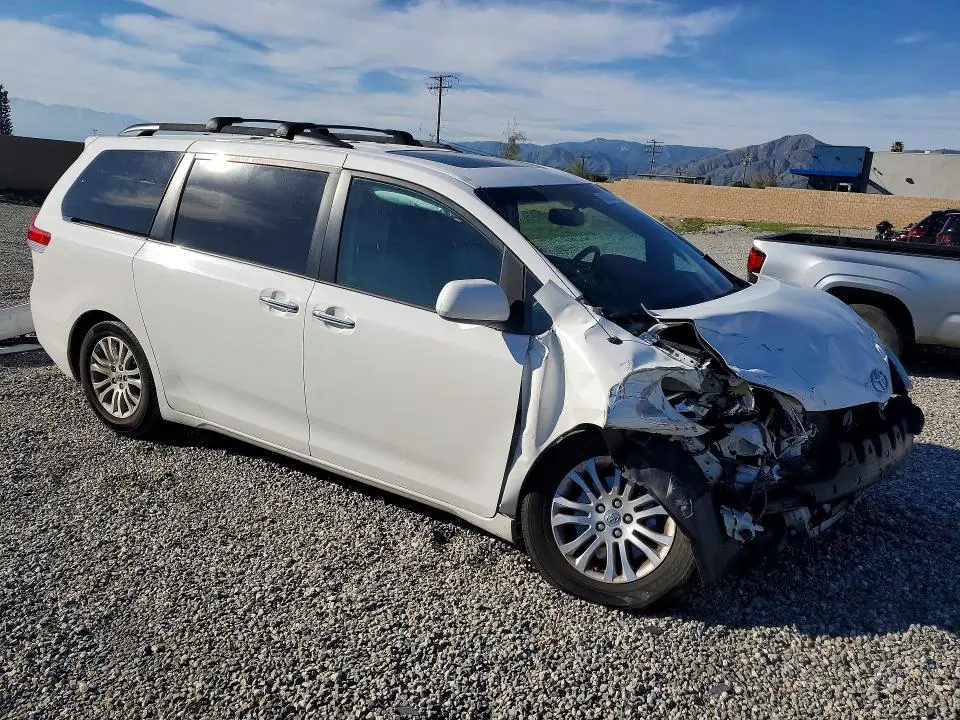 2014 TOYOTA SIENNA XLE 8-PASSENGER  