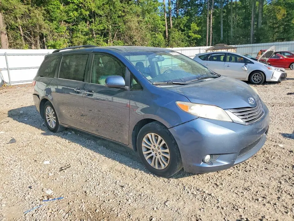 2015 TOYOTA SIENNA XLE 8-PASSENGER  