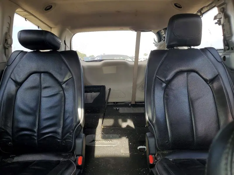 2017 CHRYSLER PACIFICA LIMITED  