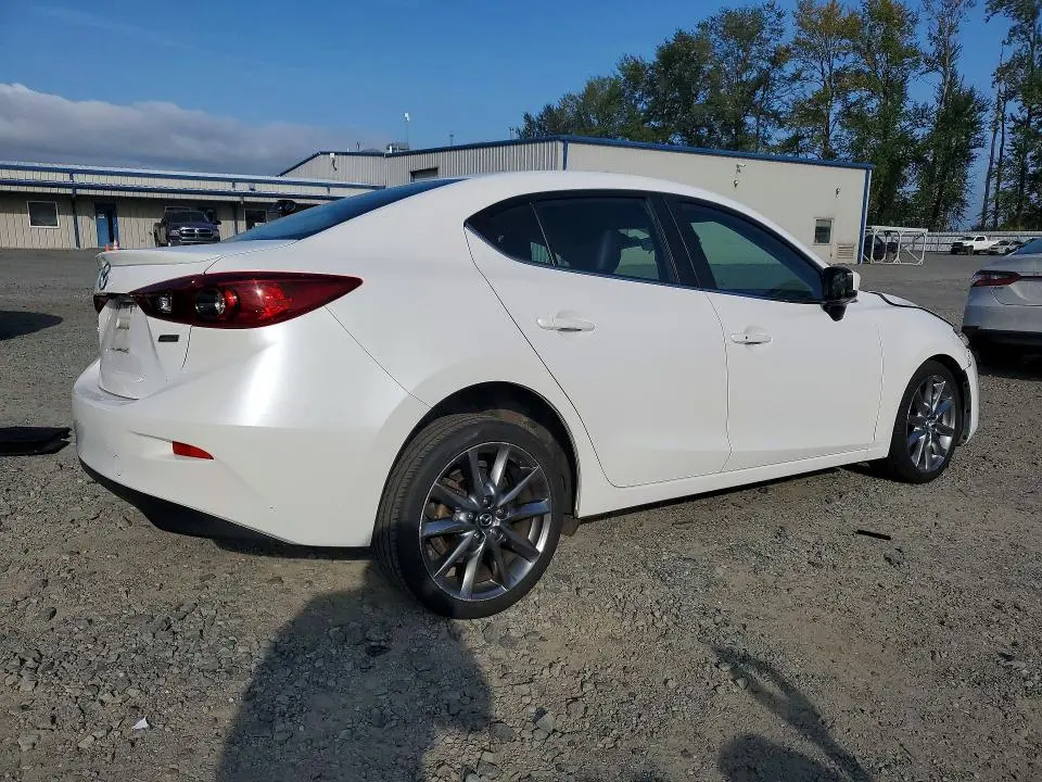 2018 MAZDA 3 TOURING  