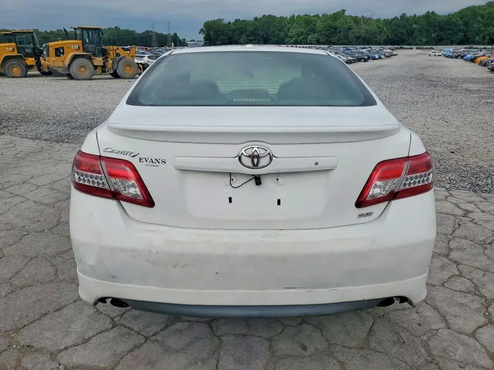 2011 TOYOTA CAMRY SE  