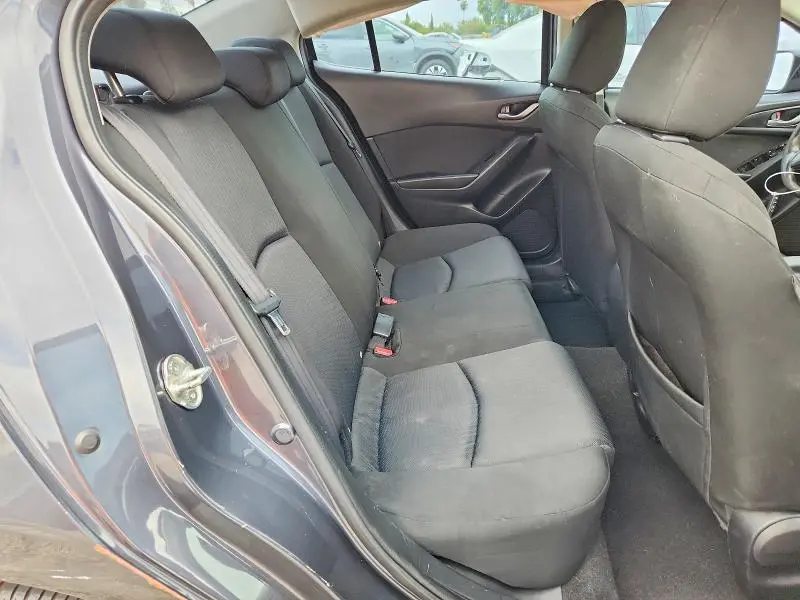 2015 MAZDA 3 SV  
