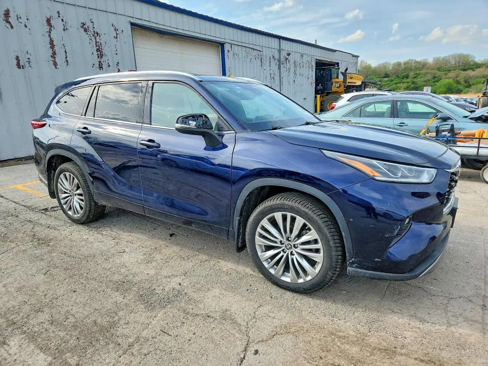 2022 TOYOTA HIGHLANDER PLATINUM  