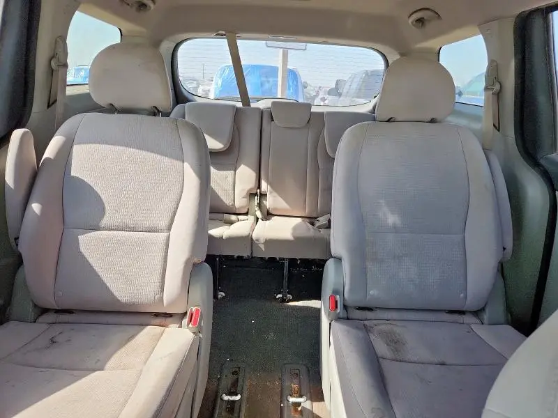 2017 KIA SEDONA LX