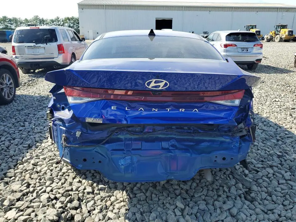 2025 HYUNDAI ELANTRA SE  