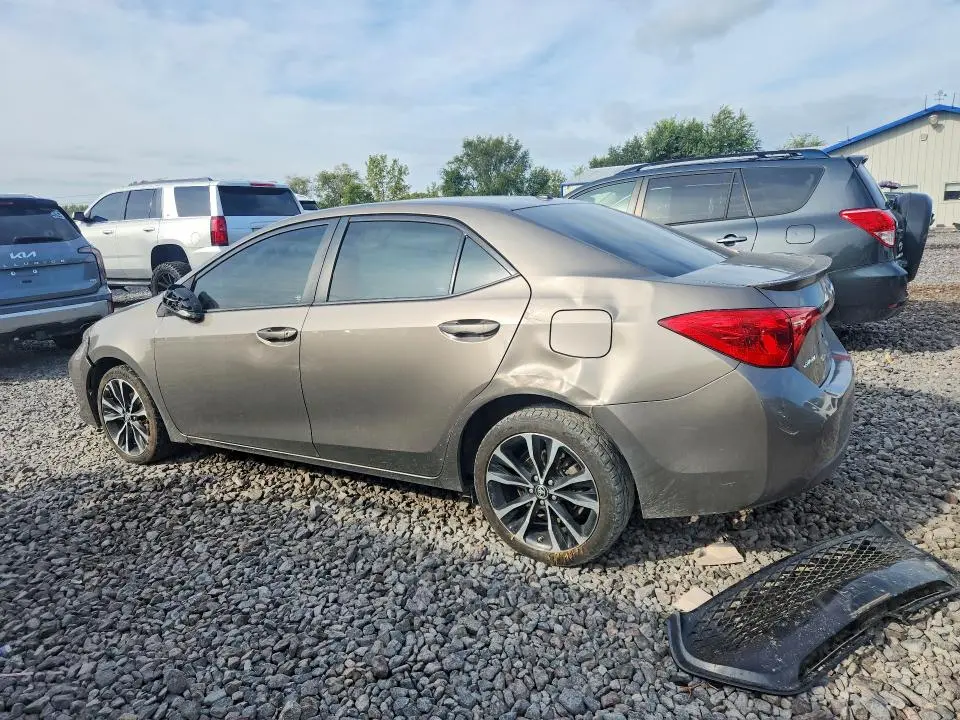 2017 TOYOTA COROLLA SE  
